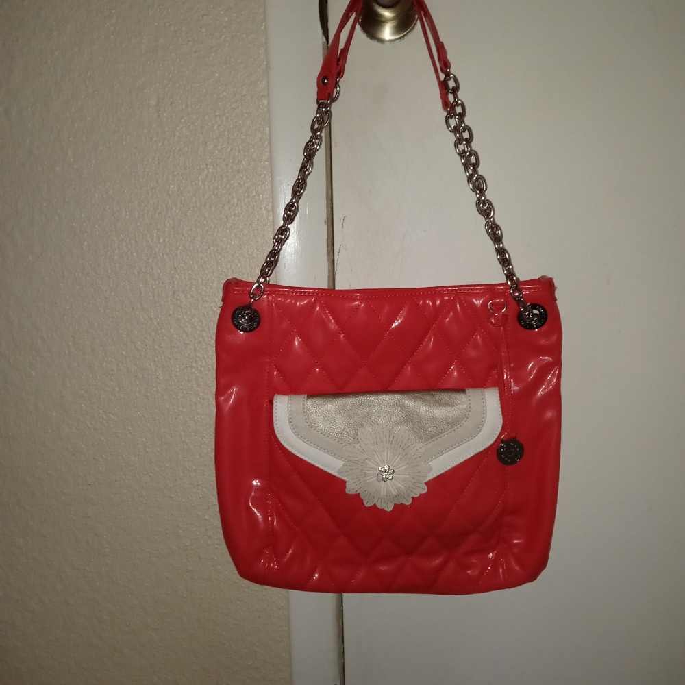 Shoulder or crossbody purse with clutch